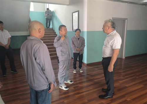 新疆隆成實業(yè)集團有限公司劉輝董事長在隆美爾公司等單位進(jìn)行調(diào)研檢查